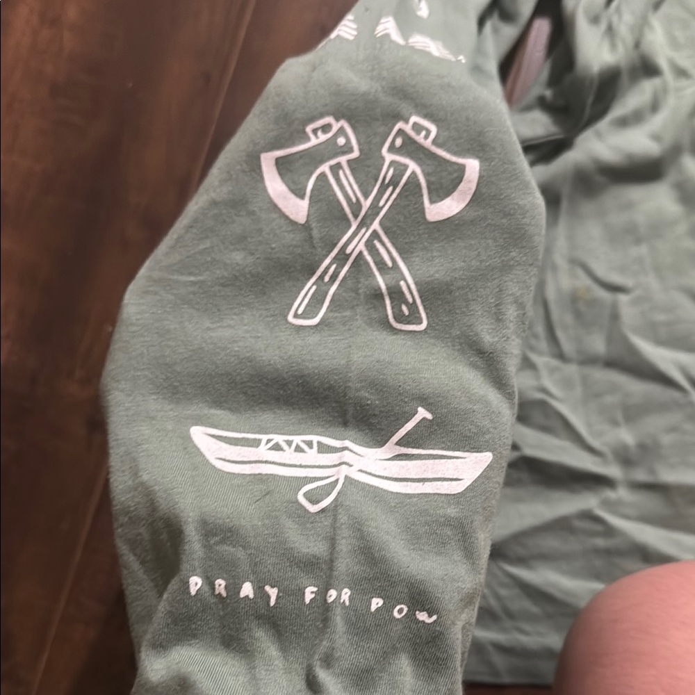 Green Fitted Crew Neck Long Sleeve Tee - Picture 3 of 3